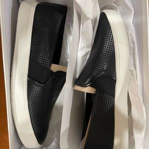 Vince Blair LE slip on - 6.5 black peformated leather